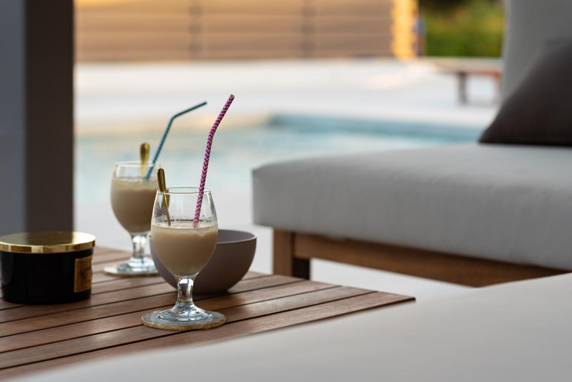 Beach Haven House With Pool And Jacuzzi Kaštela Kültér fotó